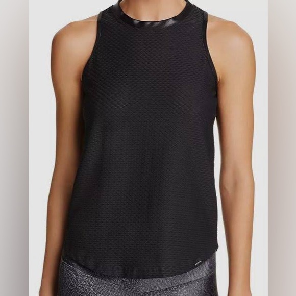💘 KORAL - AERATE BLACK MESH TANK - Picture 3 of 5